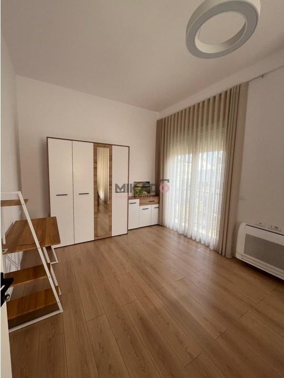 Villa su 3 piani in affitto vicino a Tegu, Mjull Bathore!