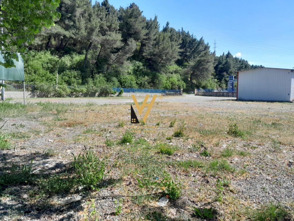 LAND FOR SALE 2,430 M2 ON THE MILOT-LAÇ AXIS 160,000 EURO