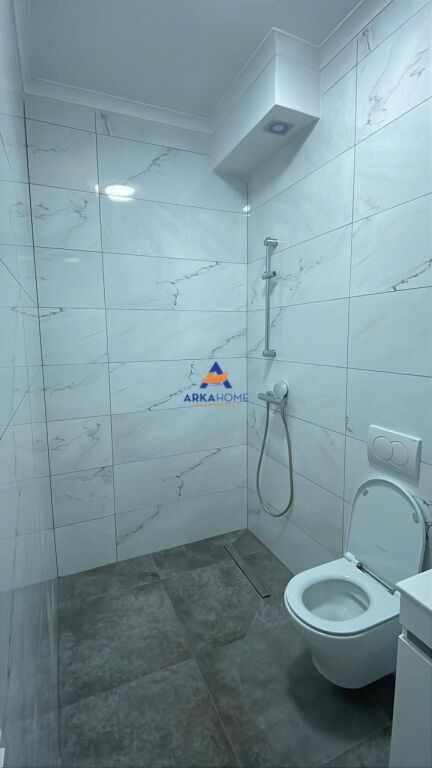 LOCALE UFFICIO IN AFFITTO 62M2 "RRUGA E KAVAJES" 800 EURO NETTI