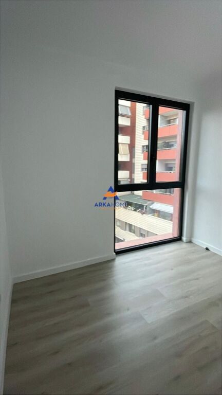 LOCALE UFFICIO IN AFFITTO 62M2 "RRUGA E KAVAJES" 800 EURO NETTI
