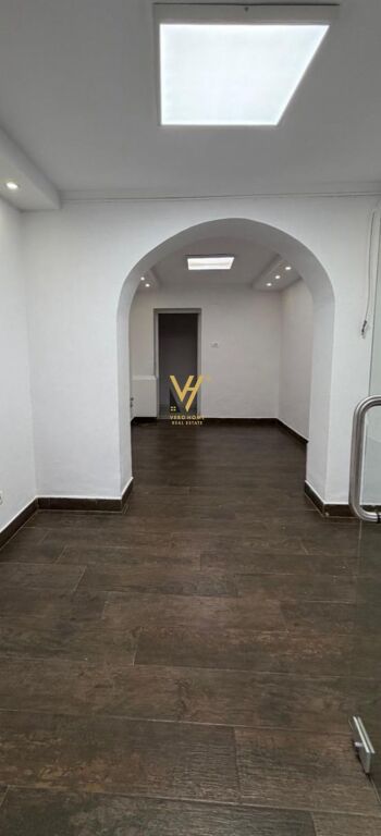 UFFICIO 45 M2 IN AFFITTO IN PIAZZA WILLSON 70.000 LEKE
