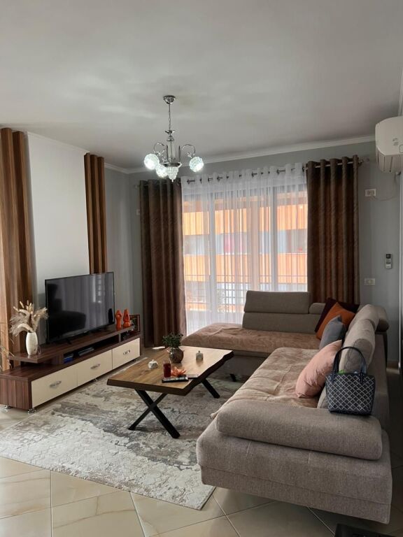 Shitet apartament 2+1+2 ne Astir