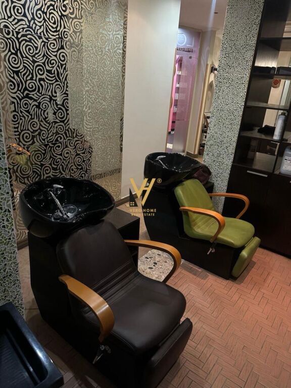 JEPET AMBIENT PARUKERIE ME QERA TE RRUGA E ELBASANIT 35.000 LEKE