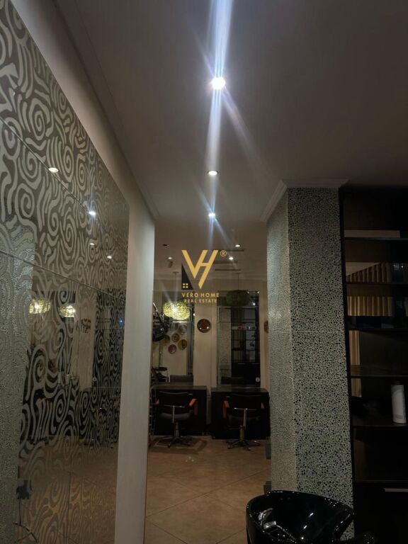 JEPET AMBIENT PARUKERIE ME QERA TE RRUGA E ELBASANIT 35.000 LEKE