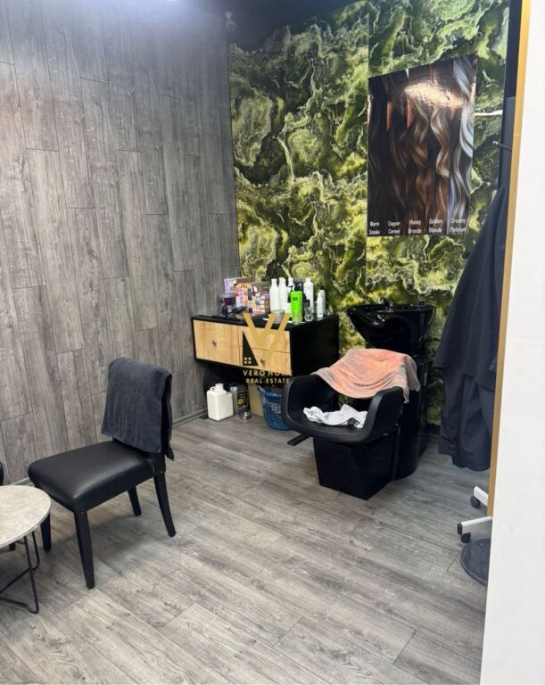 HAIRDRESSER 33 M2 FOR RENT AT VIZION PLUS 75,000 LEKE