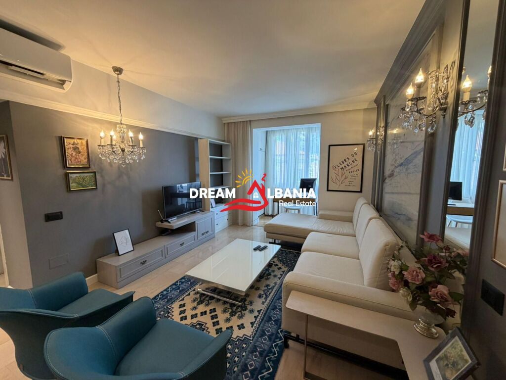 Affittasi super appartamento 3+1+2 in via Durresit vicino all'Ambasciata Polacca (ID 4239092)