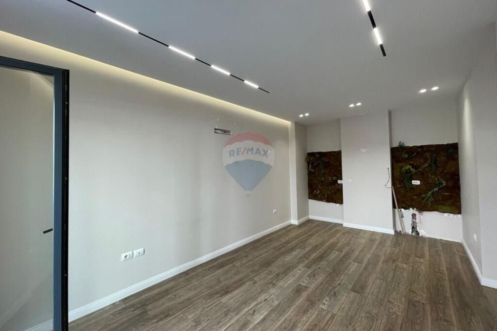 Zyrë - Për Qira - Rruga Xhanfize Keko, Tiranë(ID: 530551001-411)
