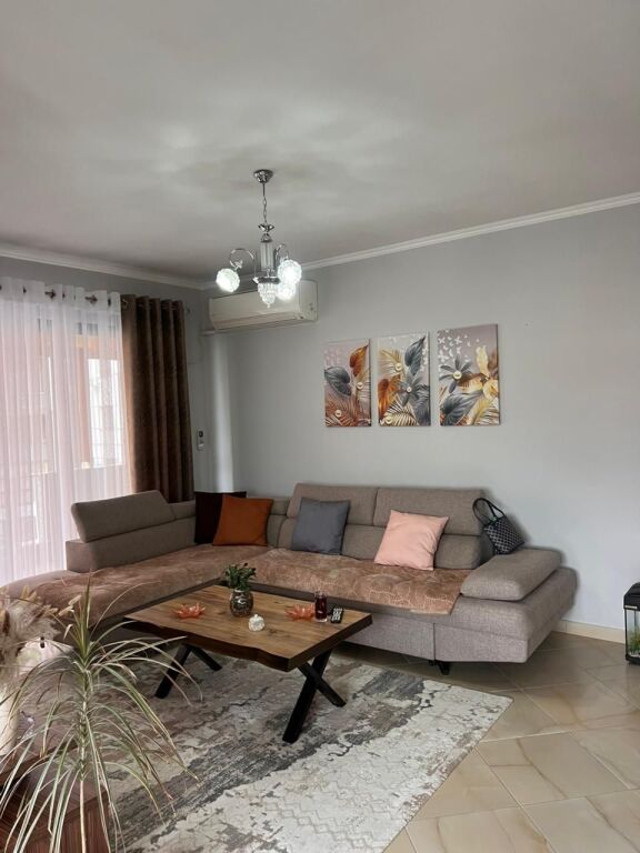 Shitet apartament 2+1+2 ne Astir
