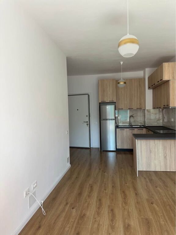 Apartament 1+1 bosh me qera tek Mangalemi
