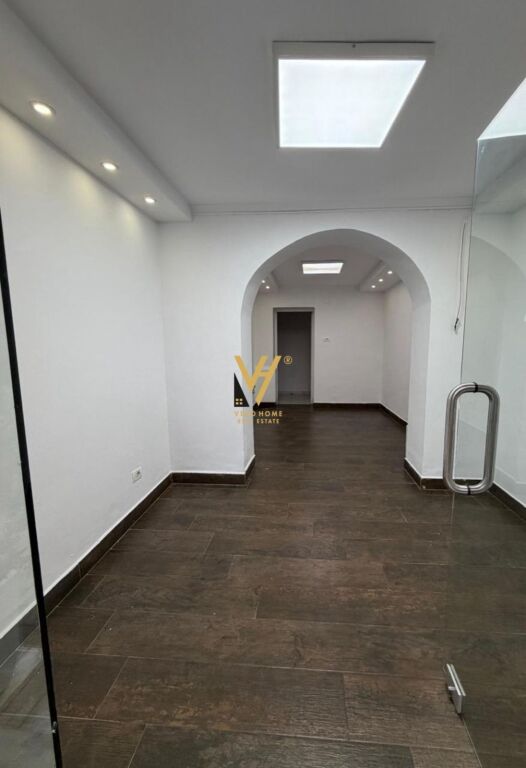 UFFICIO 45 M2 IN AFFITTO IN PIAZZA WILLSON 70.000 LEKE