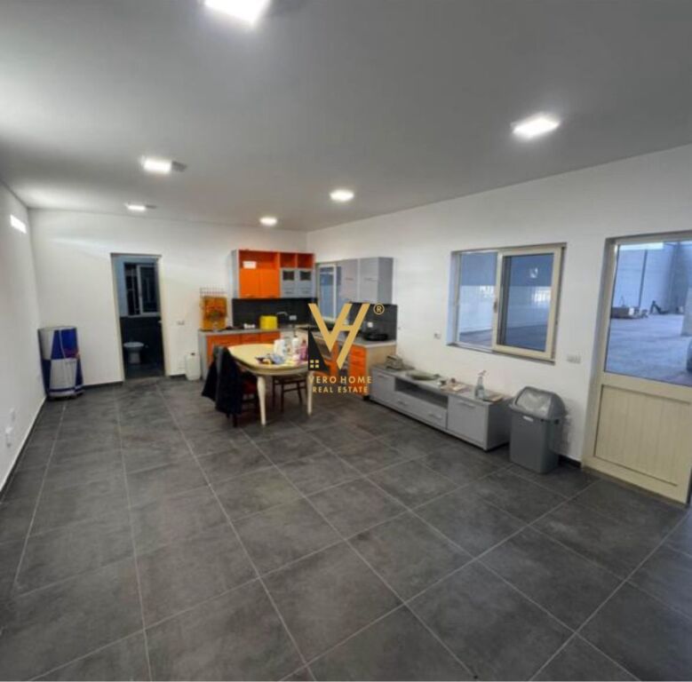 JEPET KAPANON 3.200 M2 ME QERA NE FUSHE KRUJE 290.000 LEKE