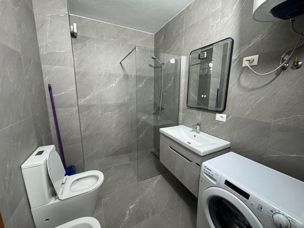 Qera, Apartament 2+1, Rruga e Kavajës, Tiranë.