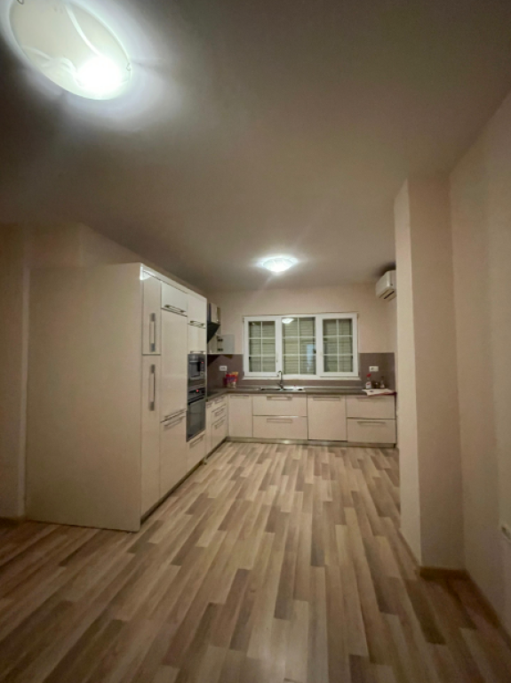 Villa su 4 piani con piscina in vendita – Akacia Hills, TEG