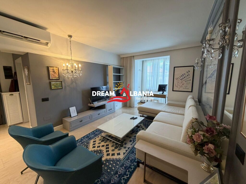 Affittasi super appartamento 3+1+2 in via Durresit vicino all'Ambasciata Polacca (ID 4239092)
