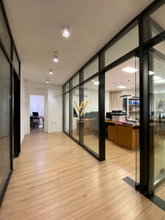OFFICE 317 M2 FOR RENT ON BARRIKADAVE STREET 400,000 LEKE