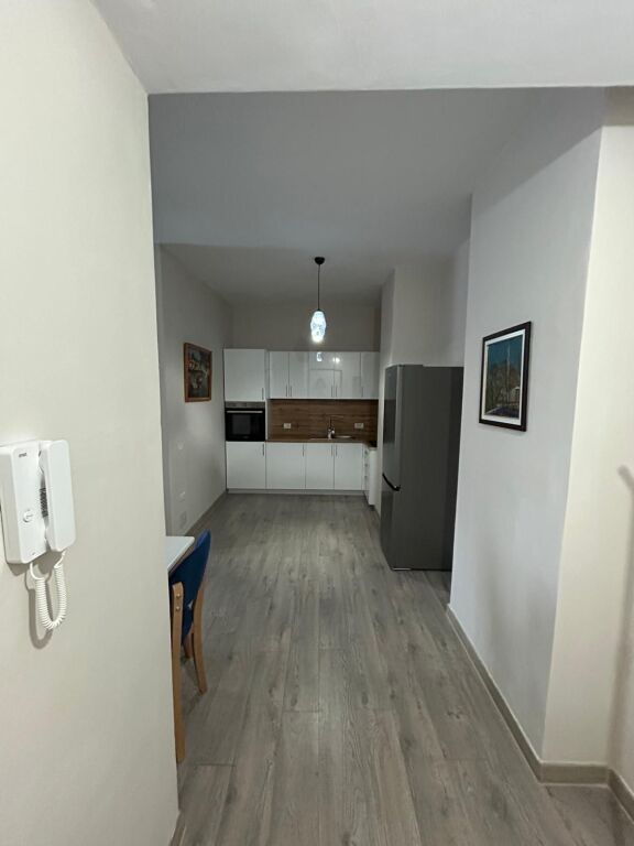 JEPET ME QIRA APARTAMENT 1+1 TE XHAMLLIKU 55.000 LEKE TE REJA