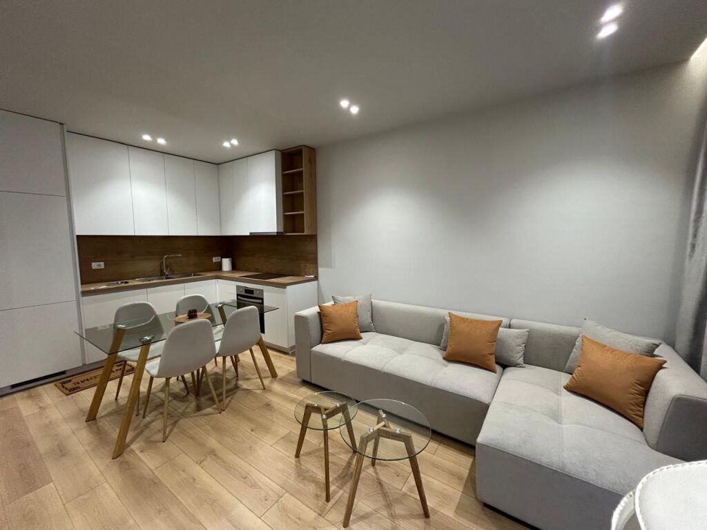 Japim Apartament 2+1+2 me qira te zona e Don Boskos!
