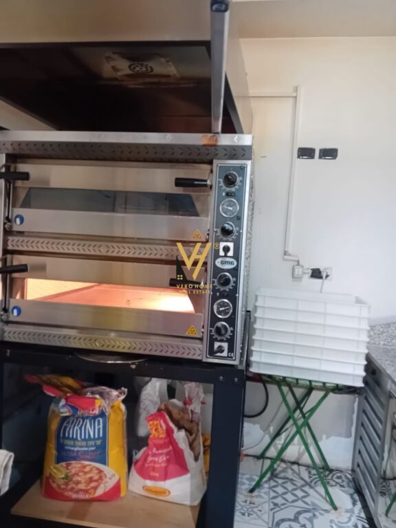 ATTIVITÀ COMMERCIALE PIZZERIA IN VENDITA SU BLV.BAJRAM CURRI 25.000 EURO