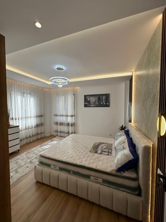 Palazzo con freccia  Appartamento 2+1  In vendita