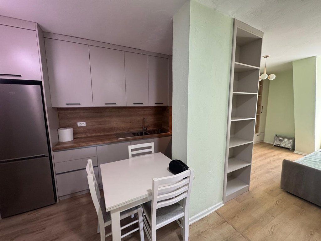 Qera, Apartament 2+1, Rruga e Kavajës, Tiranë.