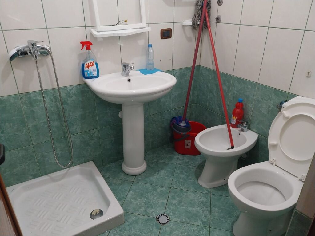 Si affitta stazione di servizio dietro Galaktiku Durres