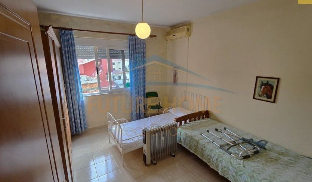 Shitet, Apartament 1+1, Ali Demi, Tiranë.