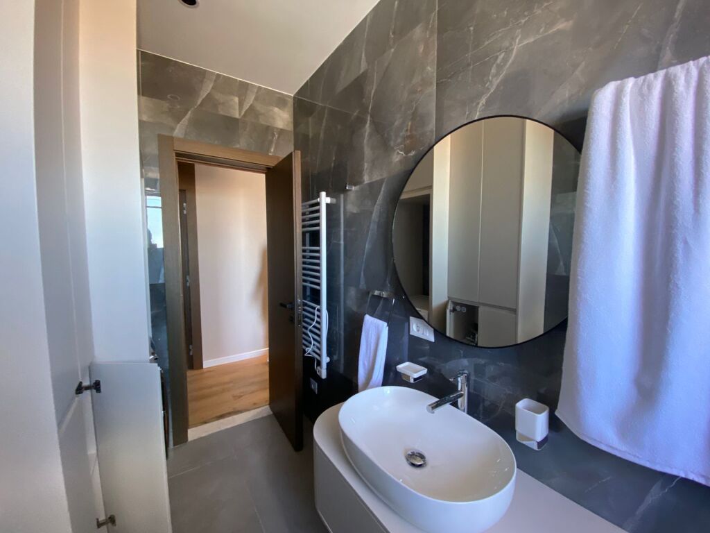 Apartament 2+1 plus post parkimi ne Kamez