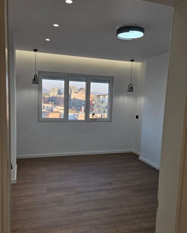 OFFICE FOR RENT 104 M2 PARIS COMMUNE 70,000 LEKE FH-70470