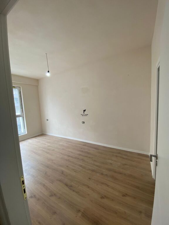 VENDESI APPARTAMENTO 3+2+DEPOSITO COMUNE DI PARIGI 391.000 EURO FH-70502