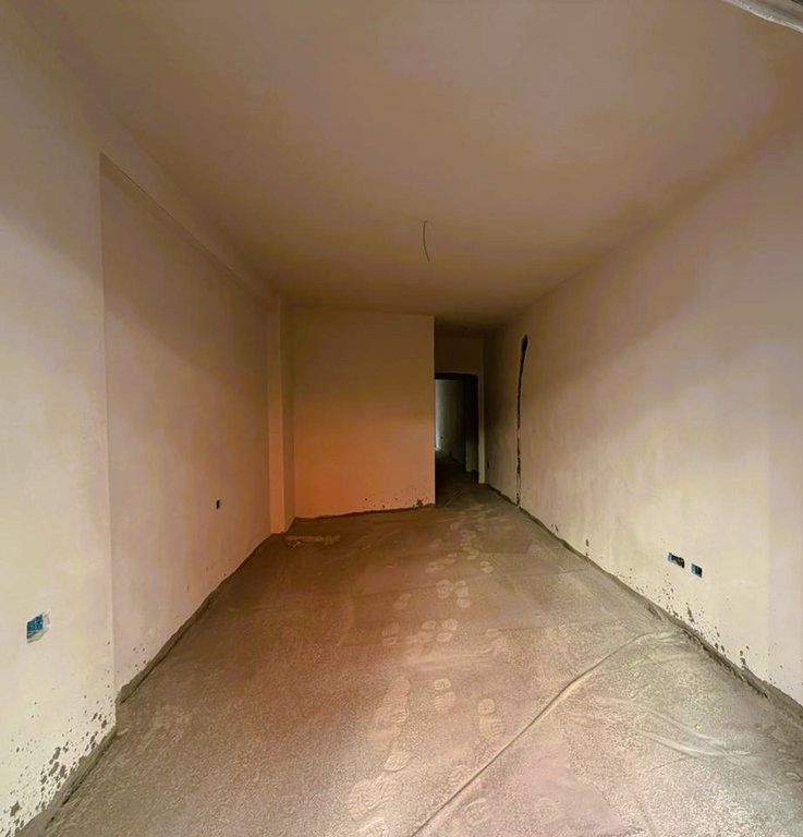 2+1+2 apartment for sale in Paskuqan!