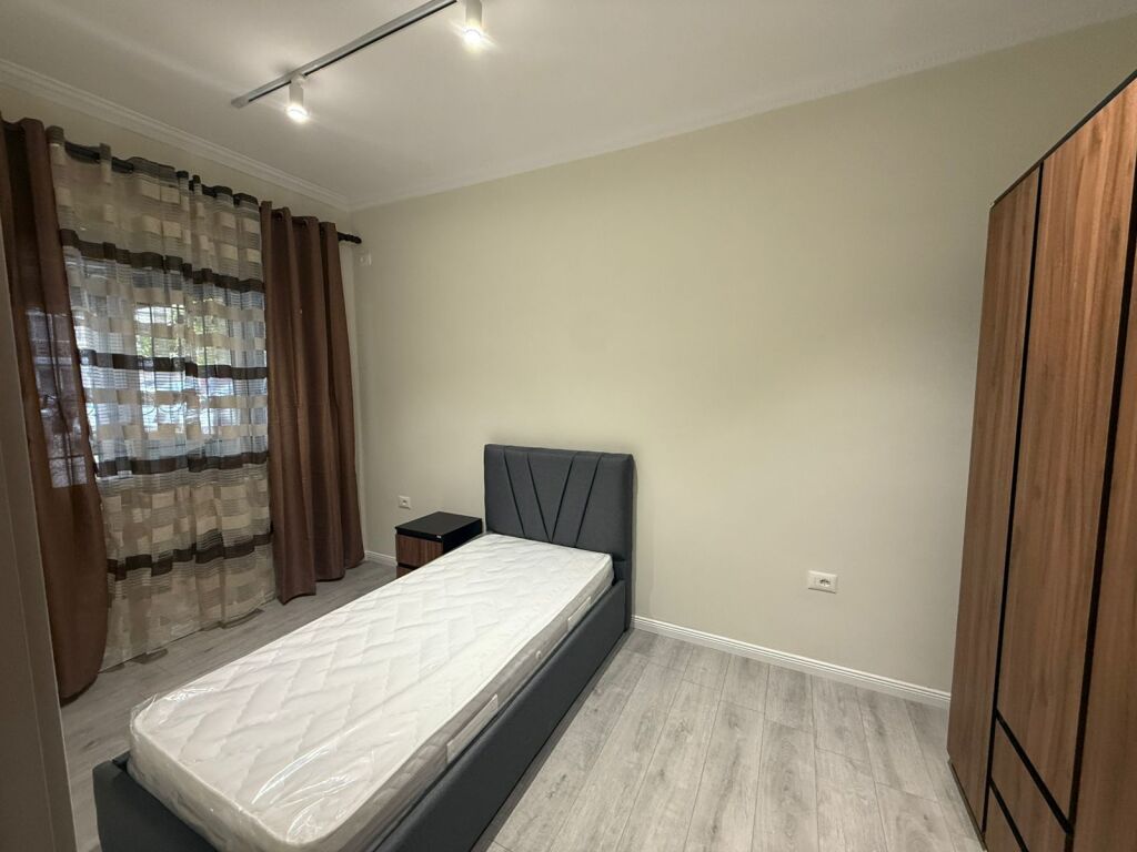 Jepet me qera apartament 2+1 mu ne zemer te Bllokut