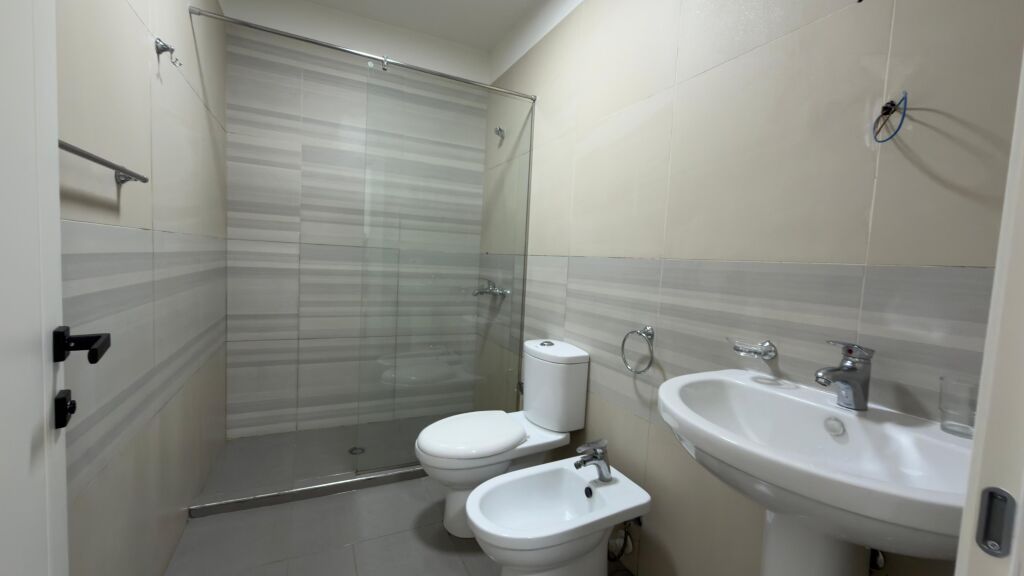 Appartamento 1+1 con cortile in vendita, Zgjatimi i Kodres 1