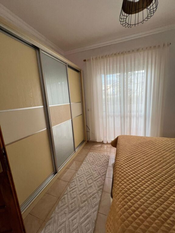 Apartament 1+1 me qira – Rruga 5 Maji (Kati i parë) !