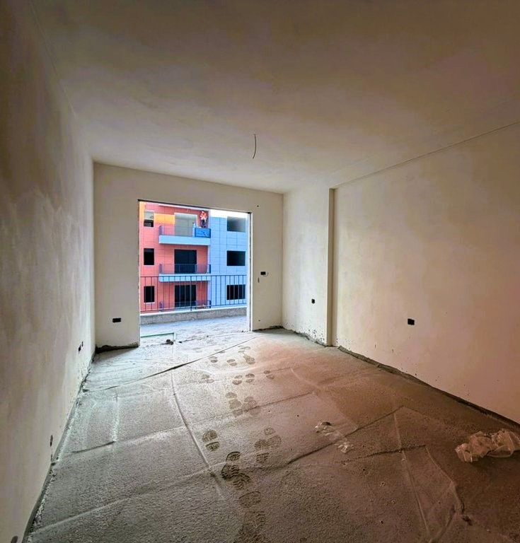 2+1+2 apartment for sale in Paskuqan!