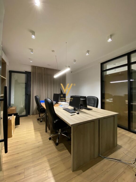 OFFICE 317 M2 FOR RENT ON BARRIKADAVE STREET 400,000 LEKE