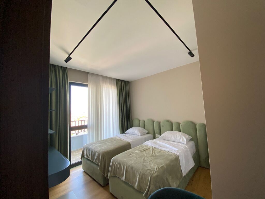 Apartament 2+1 plus post parkimi ne Kamez