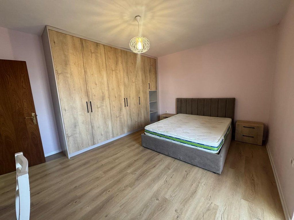 Qera, Apartament 2+1, Rruga e Kavajës, Tiranë.