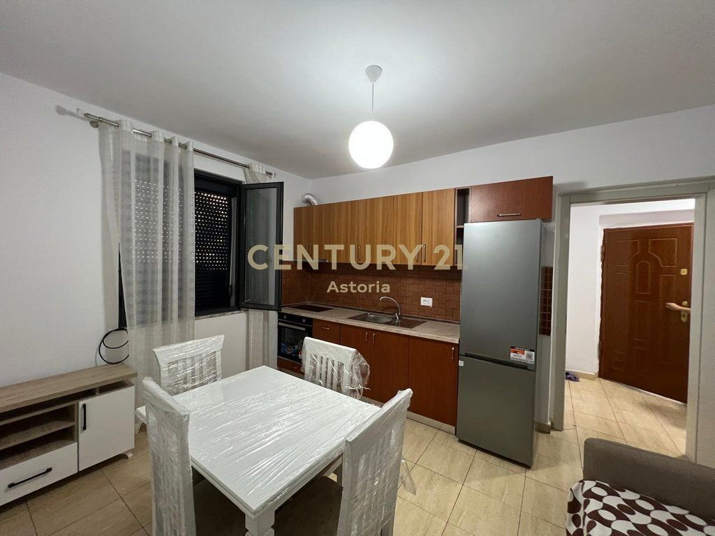 Jepet me qira apartament 2+1, rruga Mine Peza