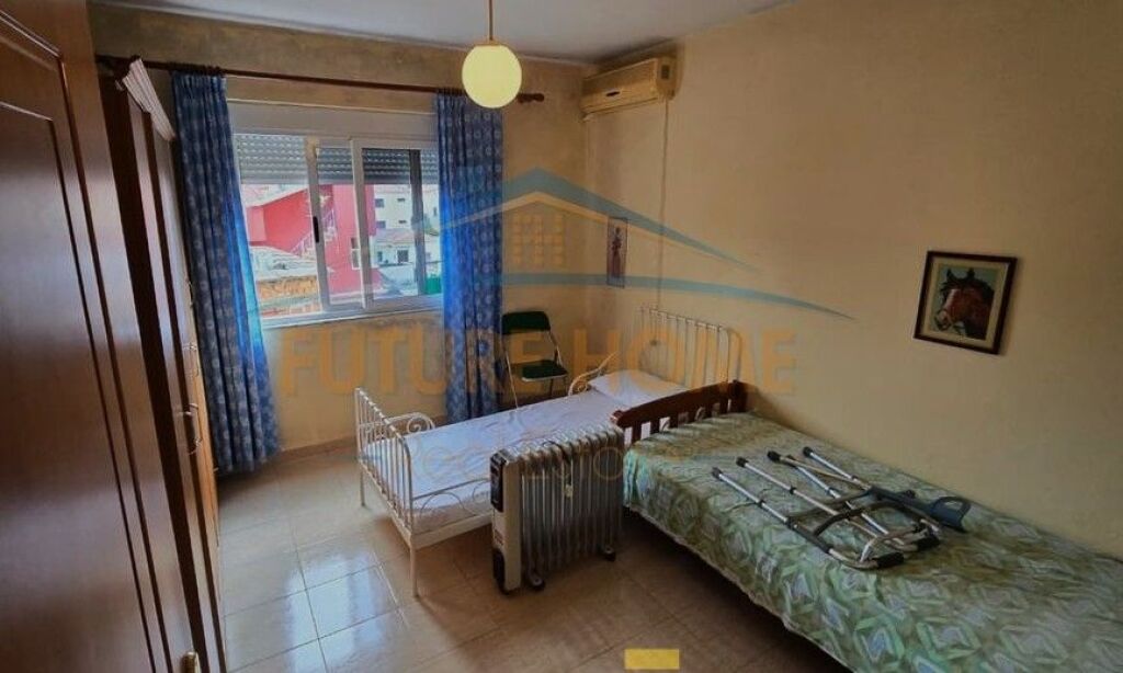 Shitet, Apartament 1+1, Ali Demi, Tiranë.