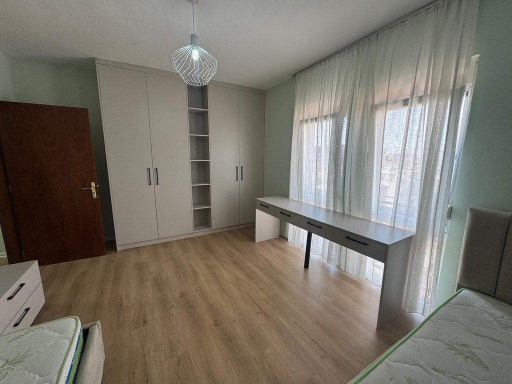 Qera, Apartament 2+1, Rruga e Kavajës, Tiranë.