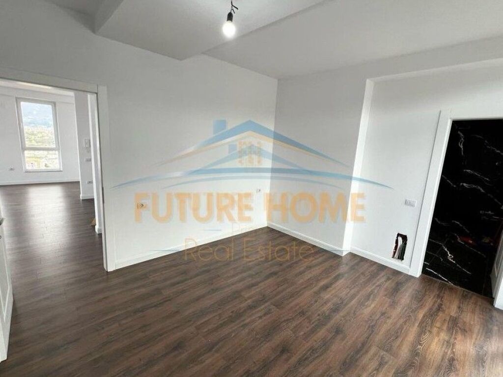 For sale, 2+1+2 parking space apartment, Sauk, near Xibraku Restaurant, Tirana.