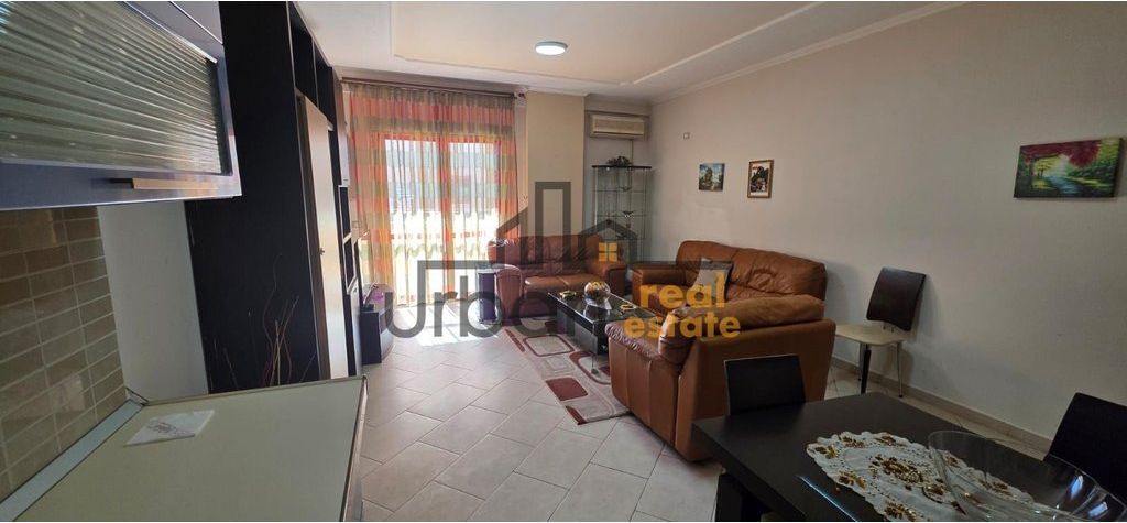 Affitto, Appartamento 2+1+2, Comune di Parigi, Tirana - 650€ | 110 m²