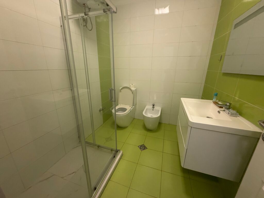 Villa su 3 piani, arredata ad Akachia Hill, Teg, 1500 euro