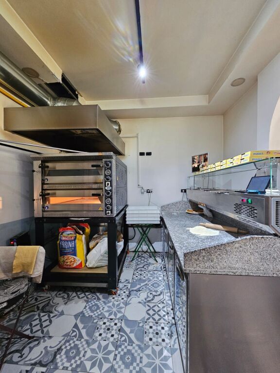 🍕 Business Bar–Pizzeria for sale, ready to work – with existing clientele!🍕