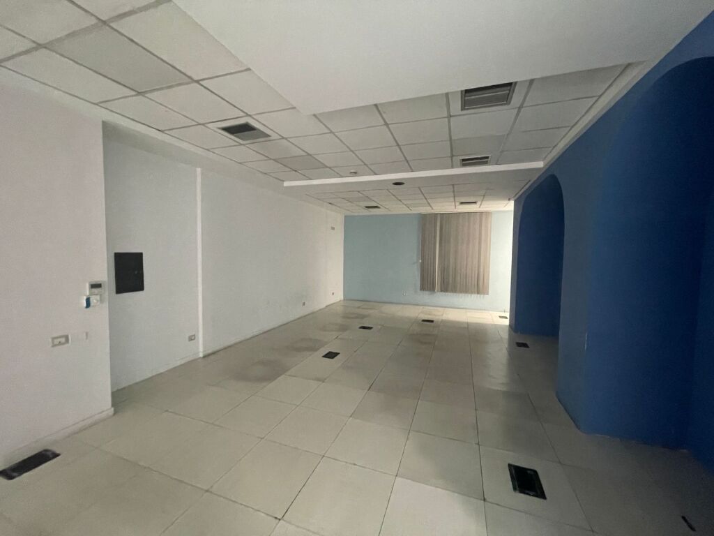 AMBIENTE UFFICIO 850M2 IN AFFITTO PRESSO VIA KAVAJES