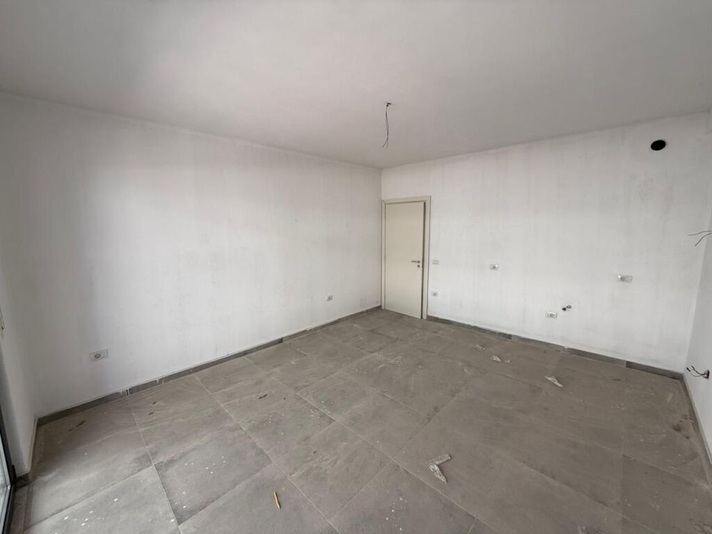 📣 SHITET Apartament 2+1 Me 2 Tualete Dhe Ballkon 📍 Rruga e "Durresit" ✨🏢 Ndertim i Ri