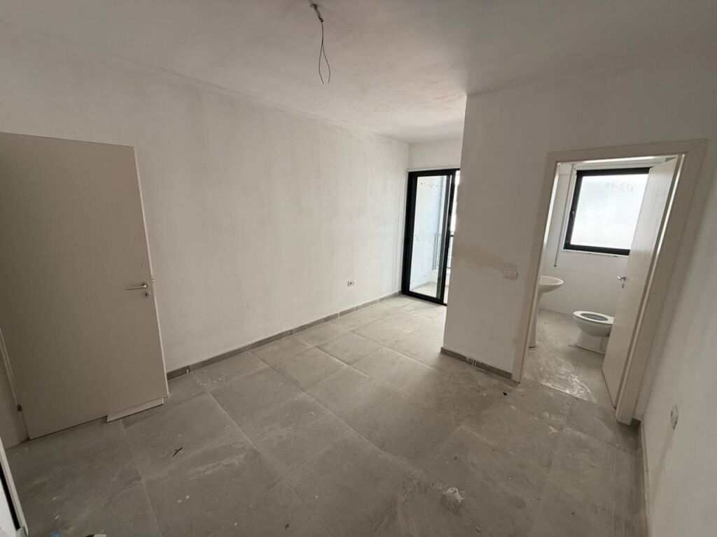 📣 SHITET Apartament 2+1 Me 2 Tualete Dhe Ballkon 📍 Rruga e "Durresit" ✨🏢 Ndertim i Ri