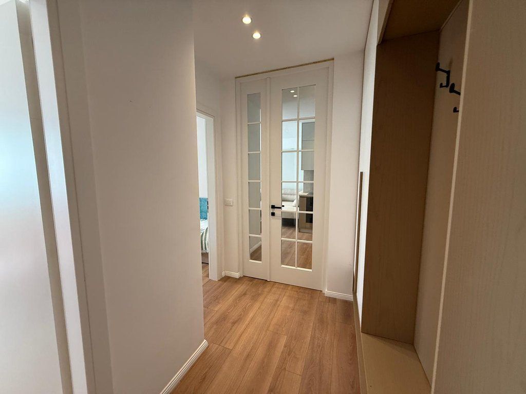 Shitet, Apartament 2+1, Qender, Tiranë