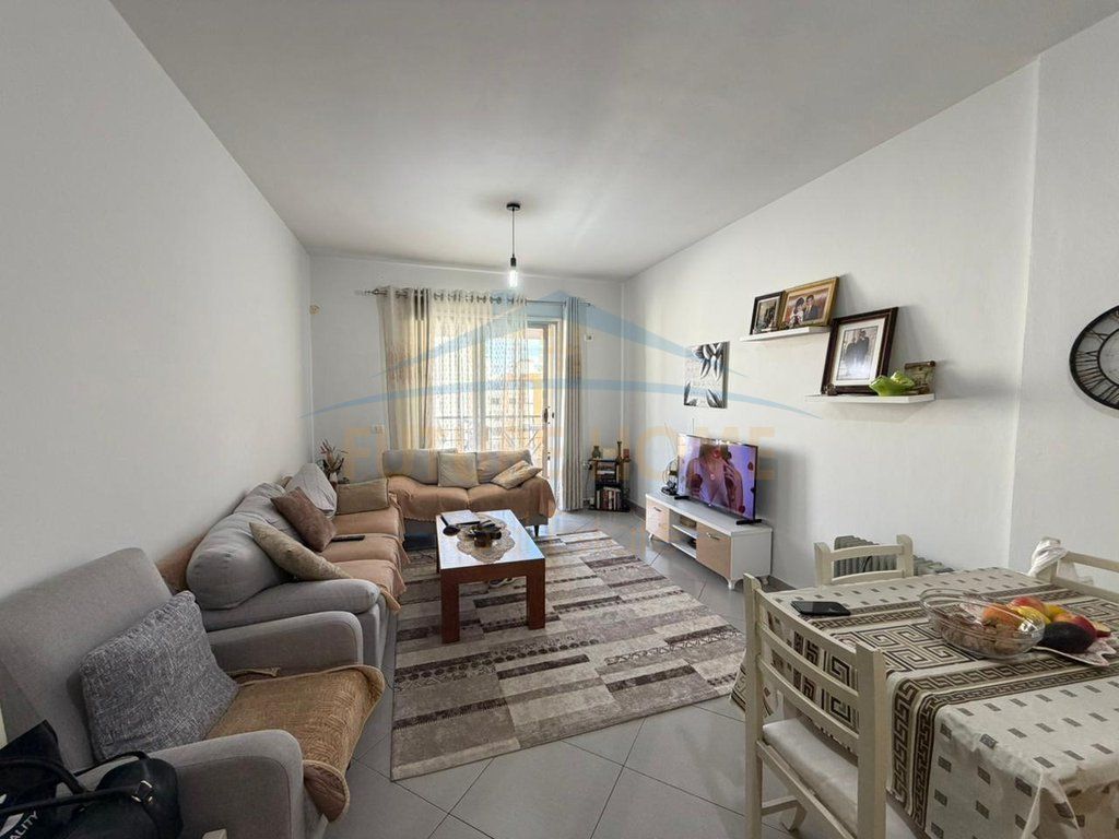 Shitet, Apartament 2+1+2, Unaza e Re, Tiranë.