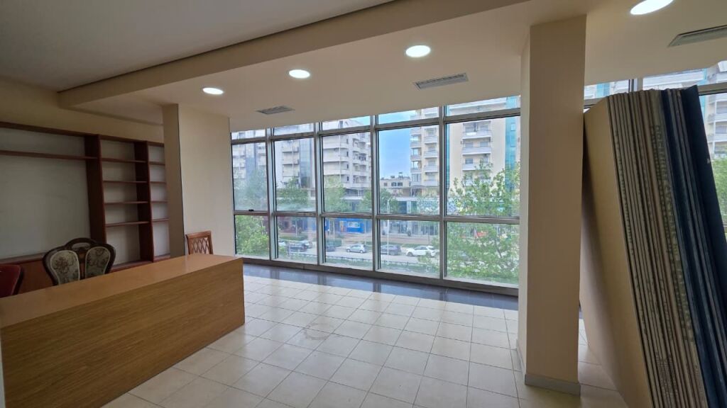 🏢 Shop for Rent in Transballkanike, Vlora